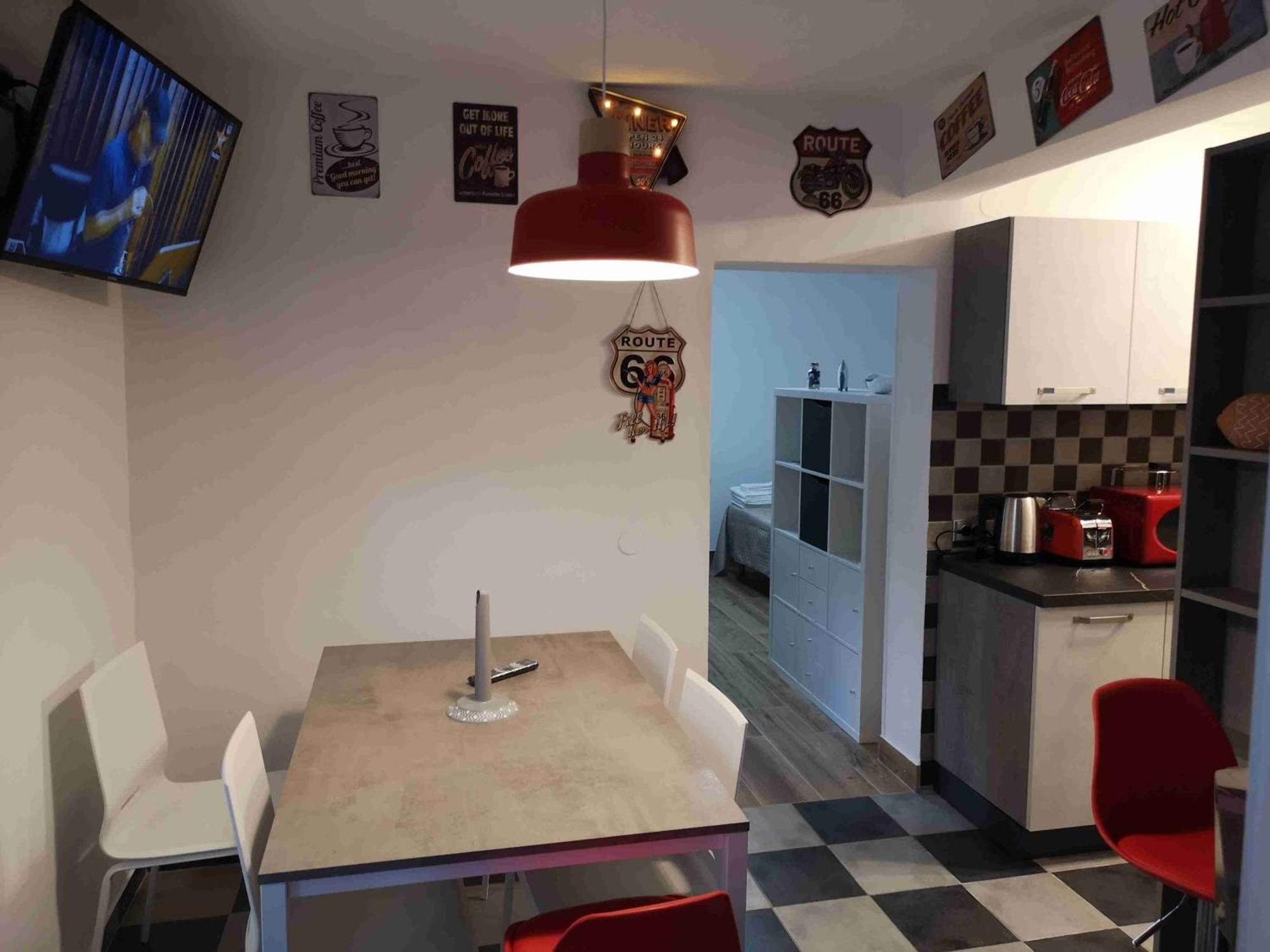 Apartment American Graffiti