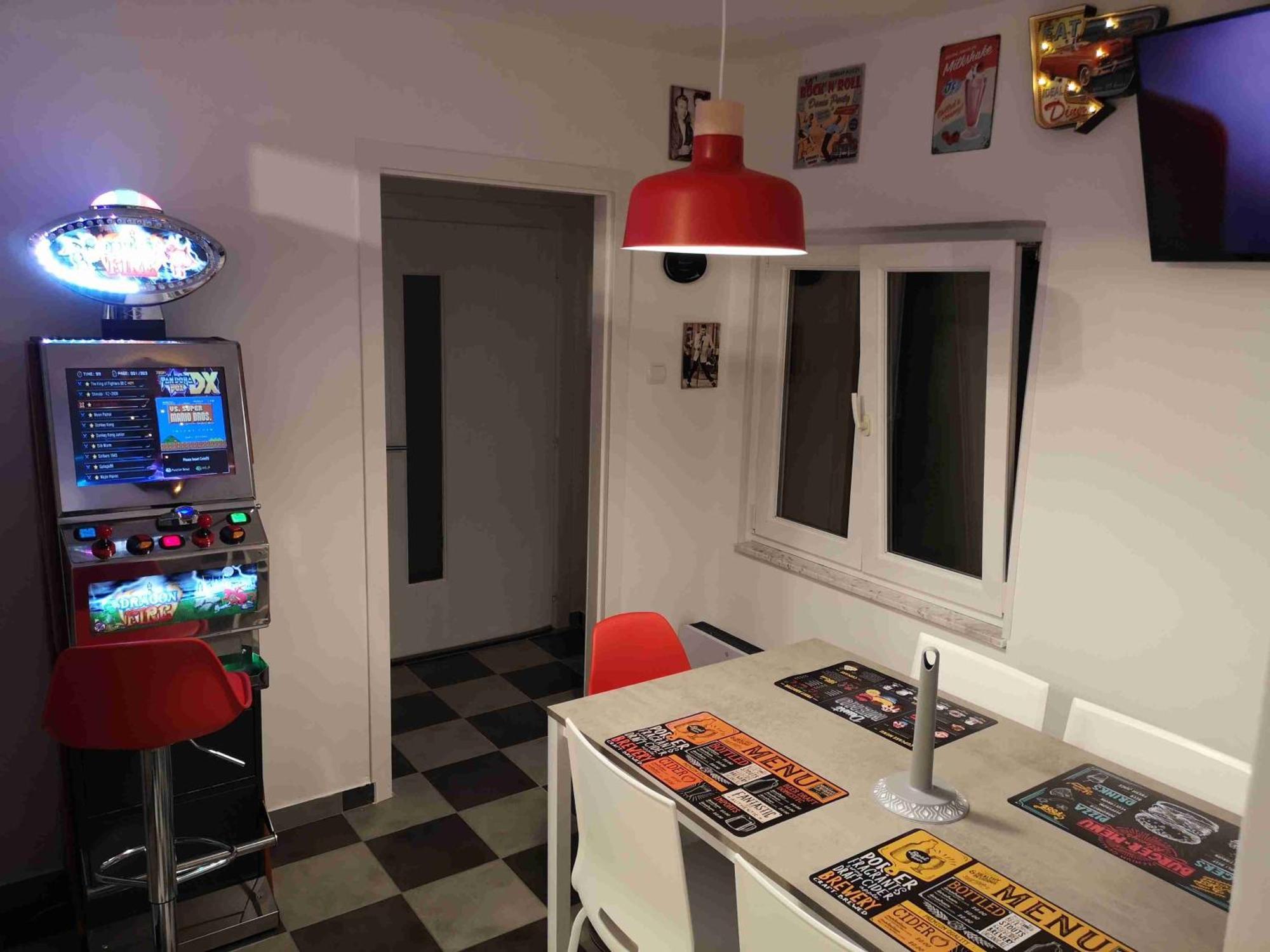Apartment American Graffiti