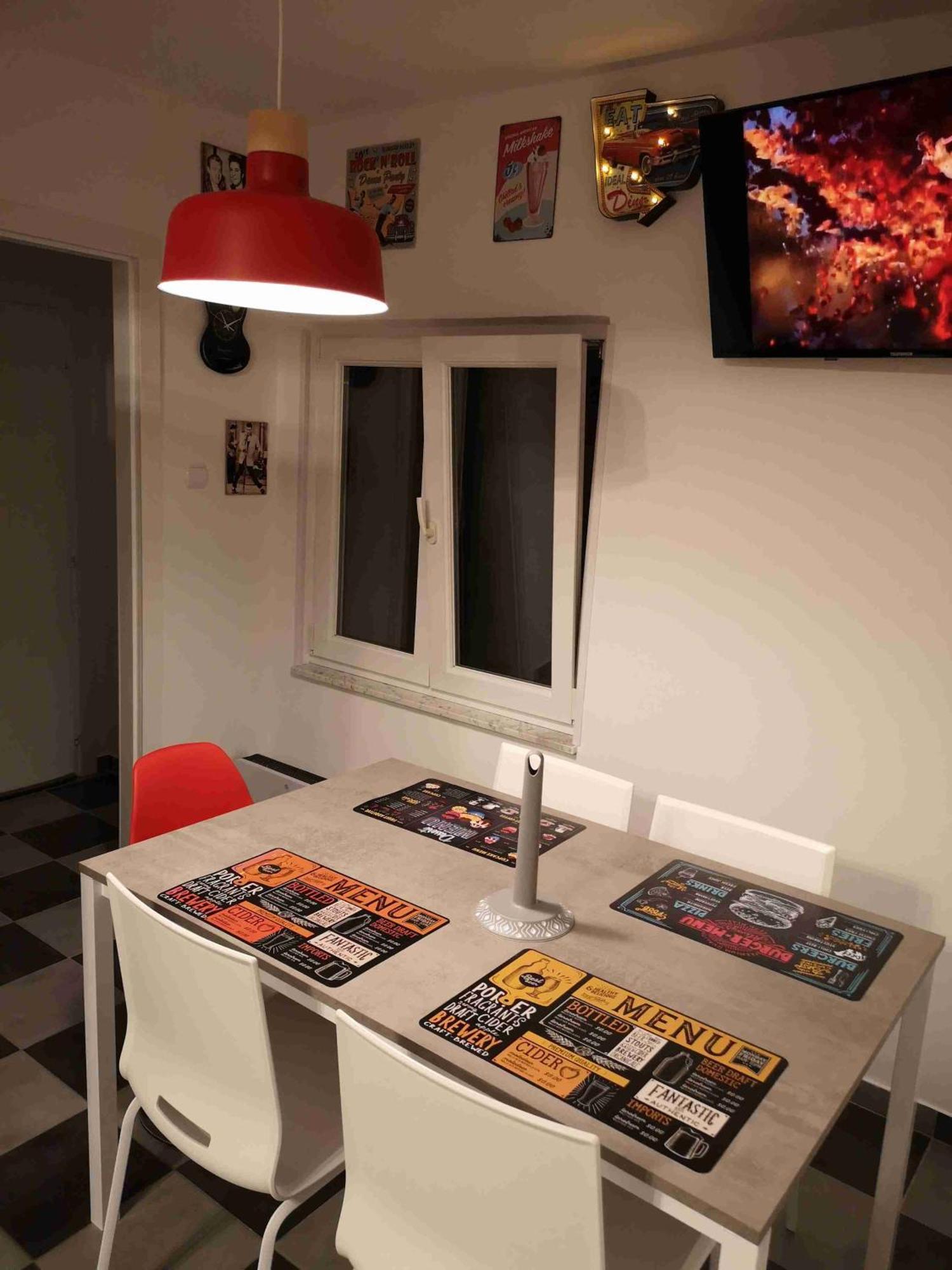 American Graffiti Apartment *